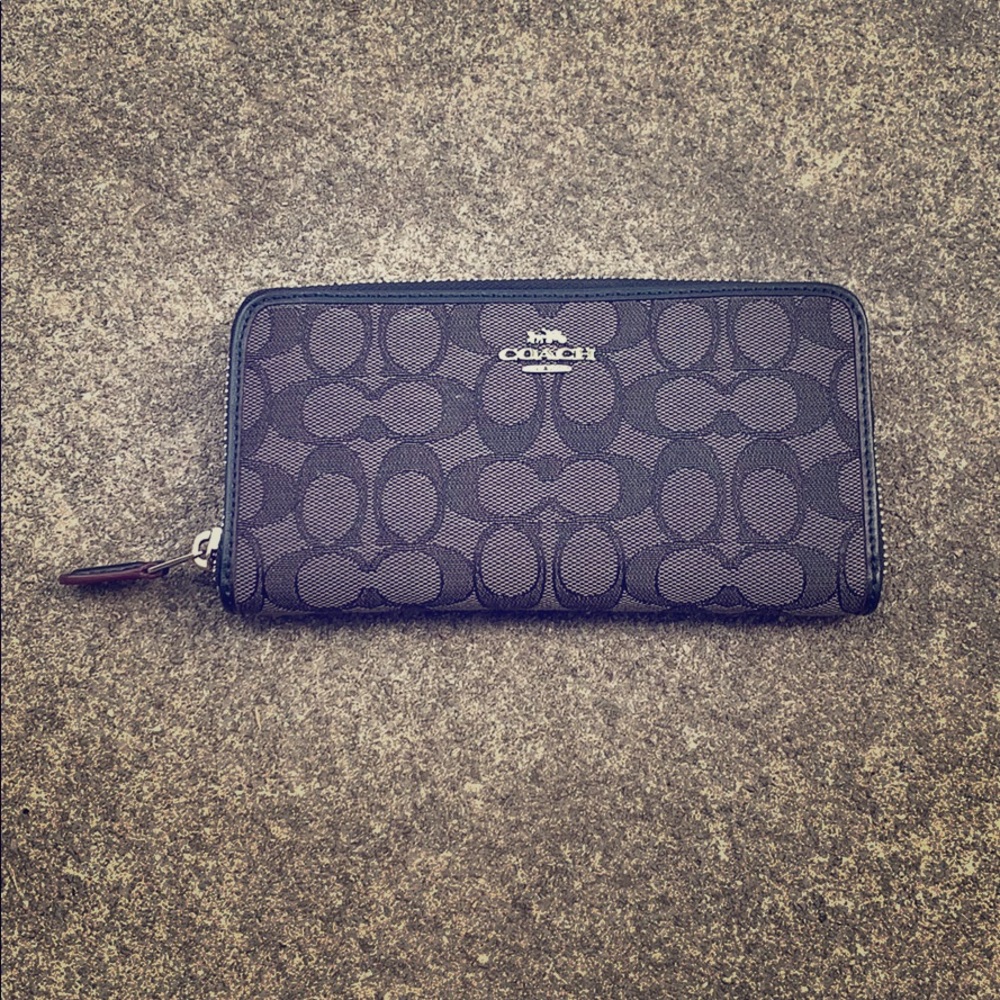 ❤️Coach ❤️Monogrammed Wallet
